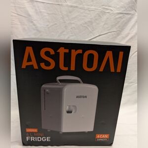 NIB AstroAI Mini Fridge White - 4L/6-Can Capacity - Perfect for Skincare!